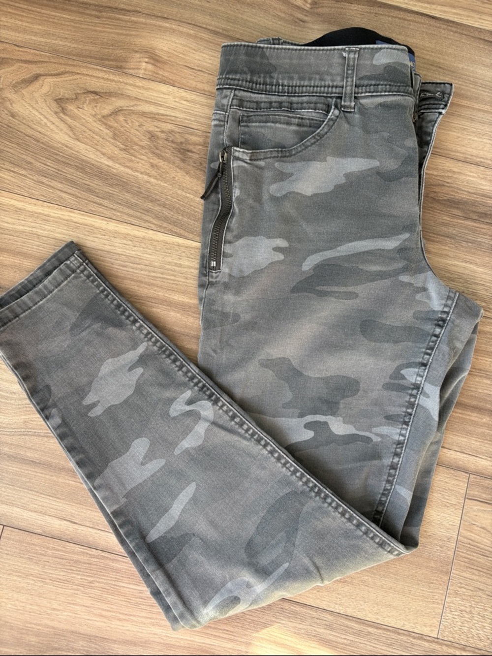Democracy Men's Grey Camo Skinny Jeans